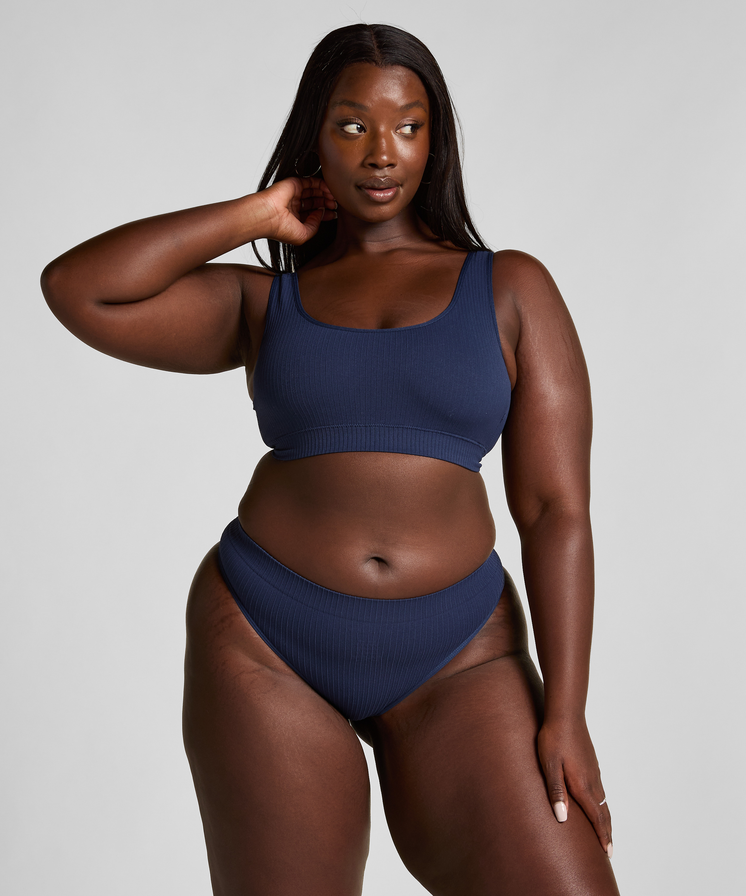 Ψηλόμεσο Στρινγκ Dianne